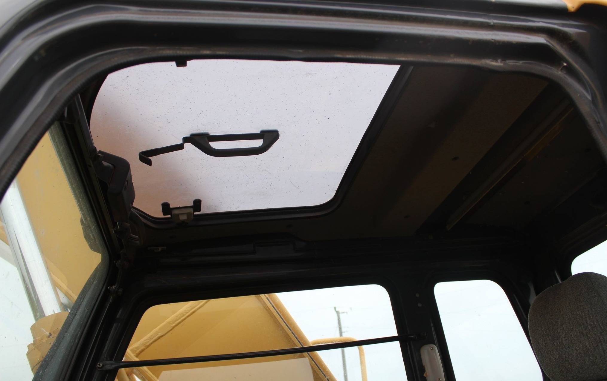 2005 John Deere 200C LC