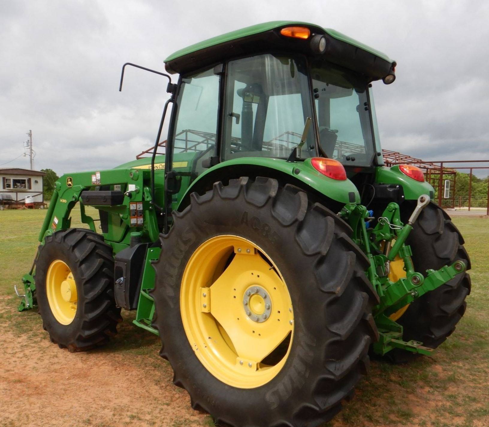 2018 John Deere 6105E