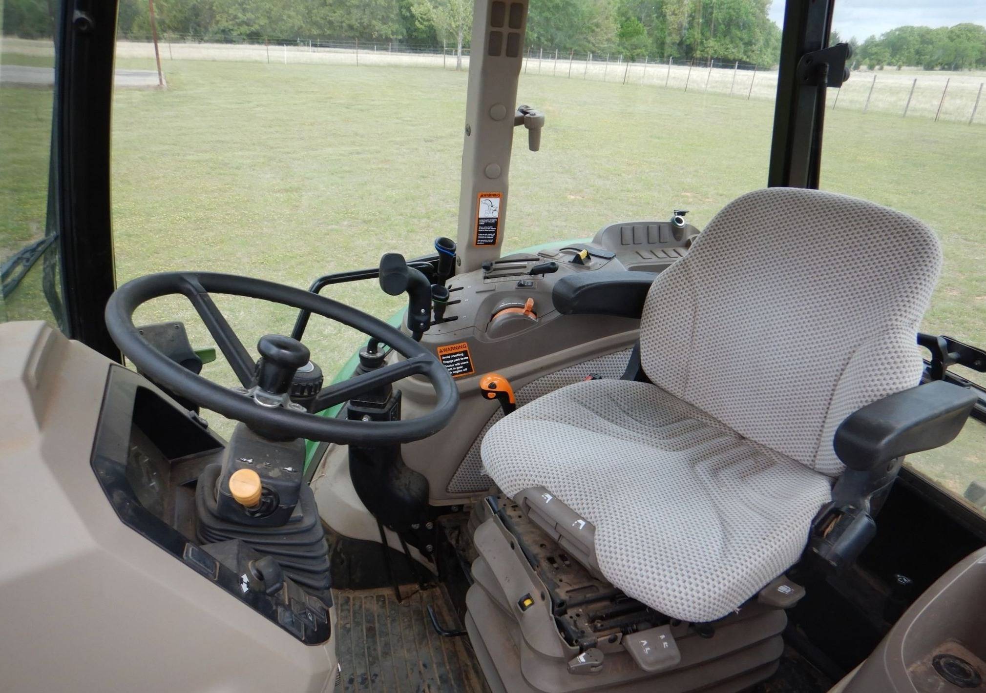 2018 John Deere 6105E