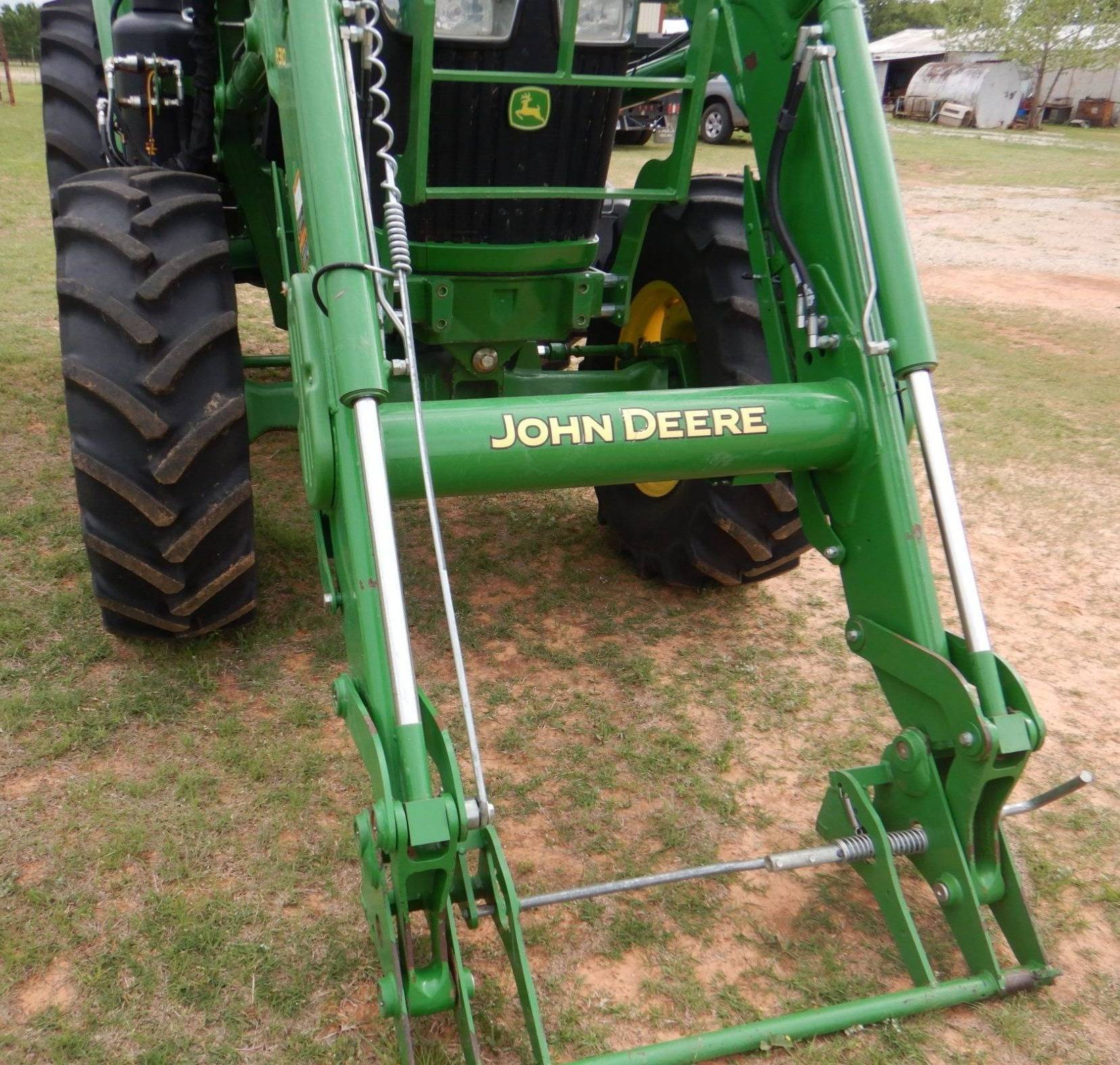 2018 John Deere 6105E