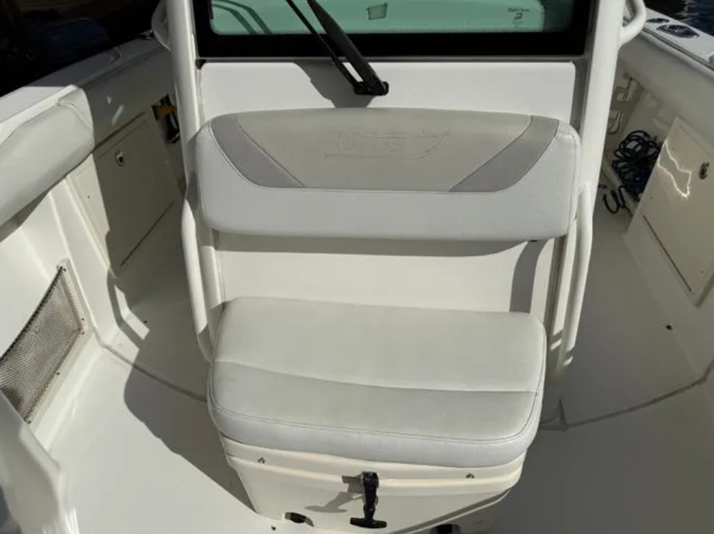2016 Boston Whaler 280 Outrage 28'