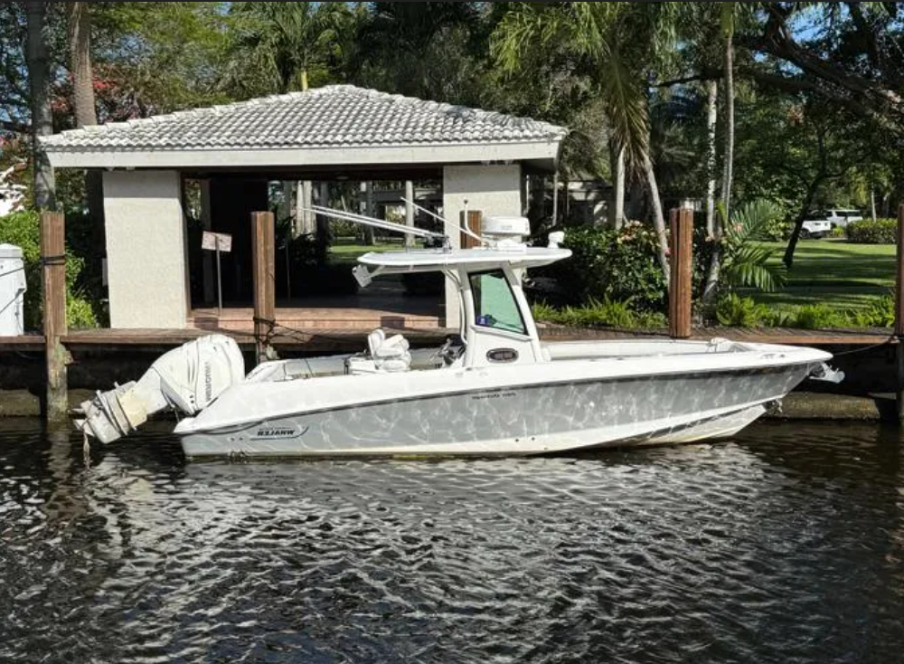 2016 Boston Whaler 280 Outrage 28'